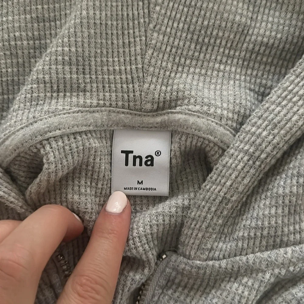 Aritzia TNA waffle zip. Light grey. Size medium. - Picture 2 of 3